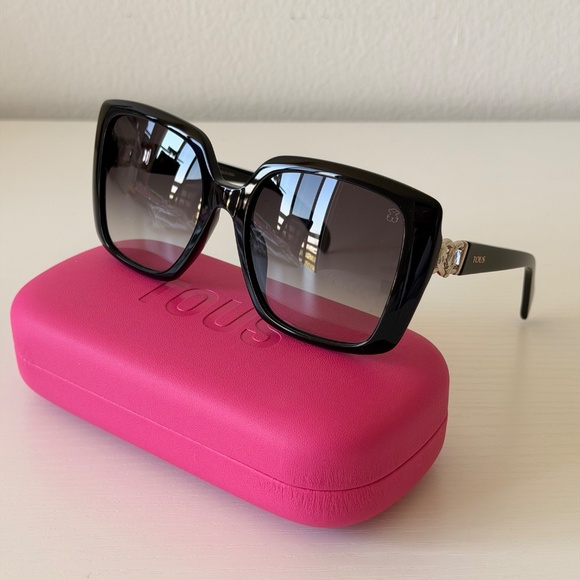 New, TOUS Sunglasses, STOB52 0700, Black Oversized Square Frame, Authentic main image 8